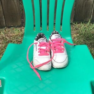 Girls classic Reebok low top sneakers.